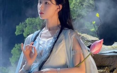 NONO公园揉胸屁害她吃安眠药